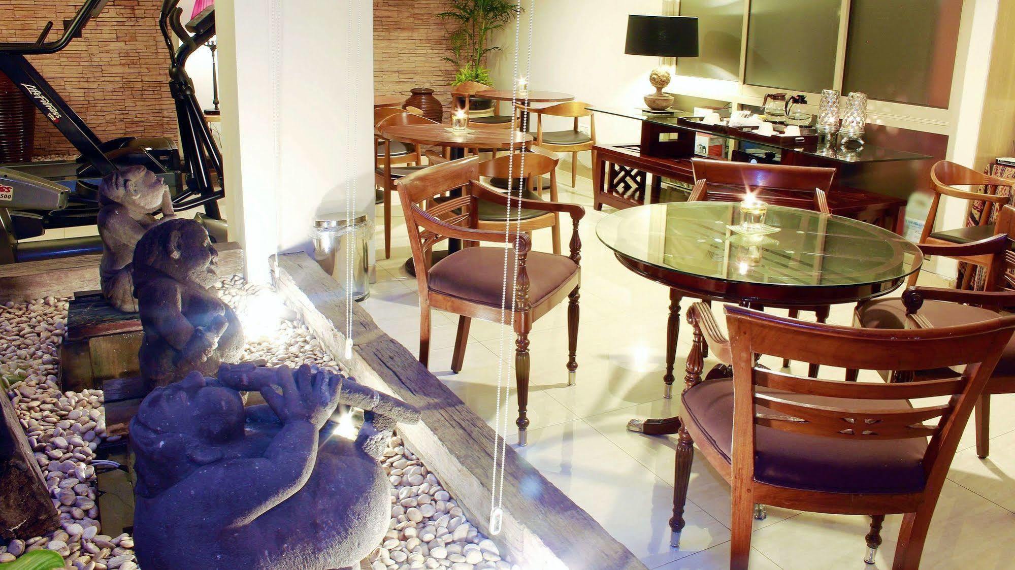 W Home Cikatomas Jakarta Exterior photo